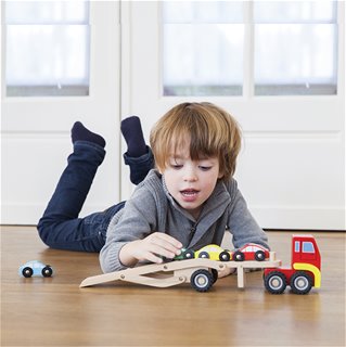 Car transporter with 4 vehicles
